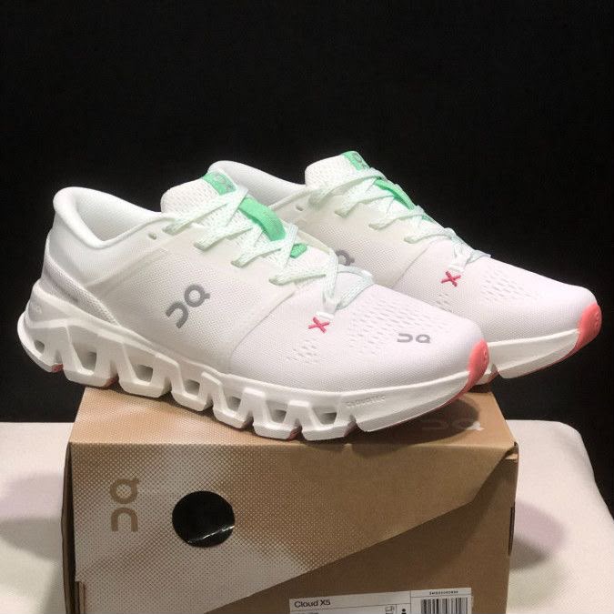 New Running Shoes Breathable Couple Non-Slip Sneakers Mesh Off-road Shoes